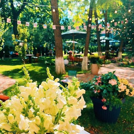 Garden Boutique Hotel Одесса Экстерьер фото